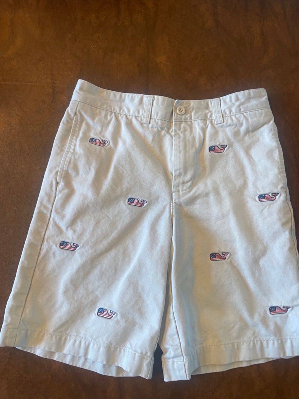 Vineyard Vines White Shorts with Flag Whale Embroidery